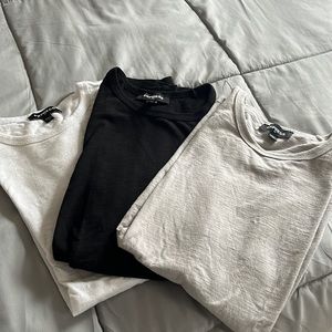 3 men’s express t-shirts…white, grey and black.  XS size fits junior boys